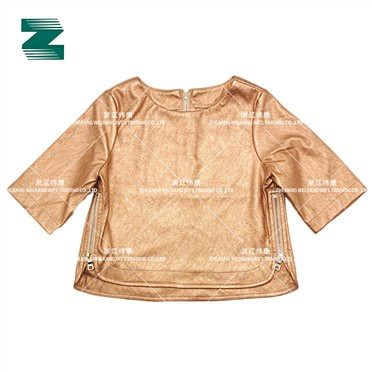 ज़िपर ओपनिंग साइडसीम के साथ हल्के पु में बच्चों के लिए ब्लाउज